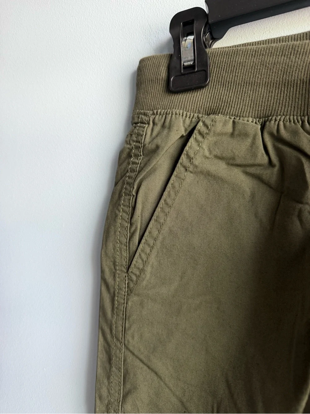 St. John's Bay Womens Green Mid Rise Capri Cargo Pants Size XS